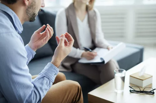 Czym zajmuje się psychoterapeuta i z jakimi problemami się do niego udać