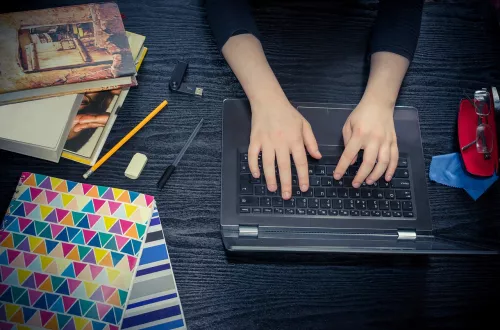 Jak znaleźć pierwszą pracę po studiach? 