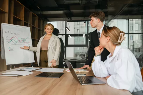 Jak zoptymalizować wydatki na szkolenia w firmie