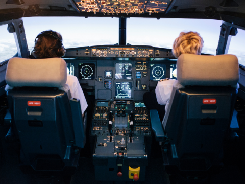 Na czym opiera się działalność centrum szkolenia pilotów? Na czym opiera się działalność centrum szkolenia pilotów?
