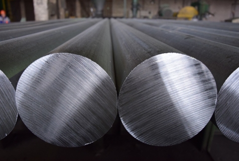 Właściwości aluminium i praktyczne zastosowania w otoczeniu — jak wykorzystywać ten materiał? Właściwości aluminium i praktyczne zastosowania w otoczeniu — jak wykorzystywać ten materiał?
